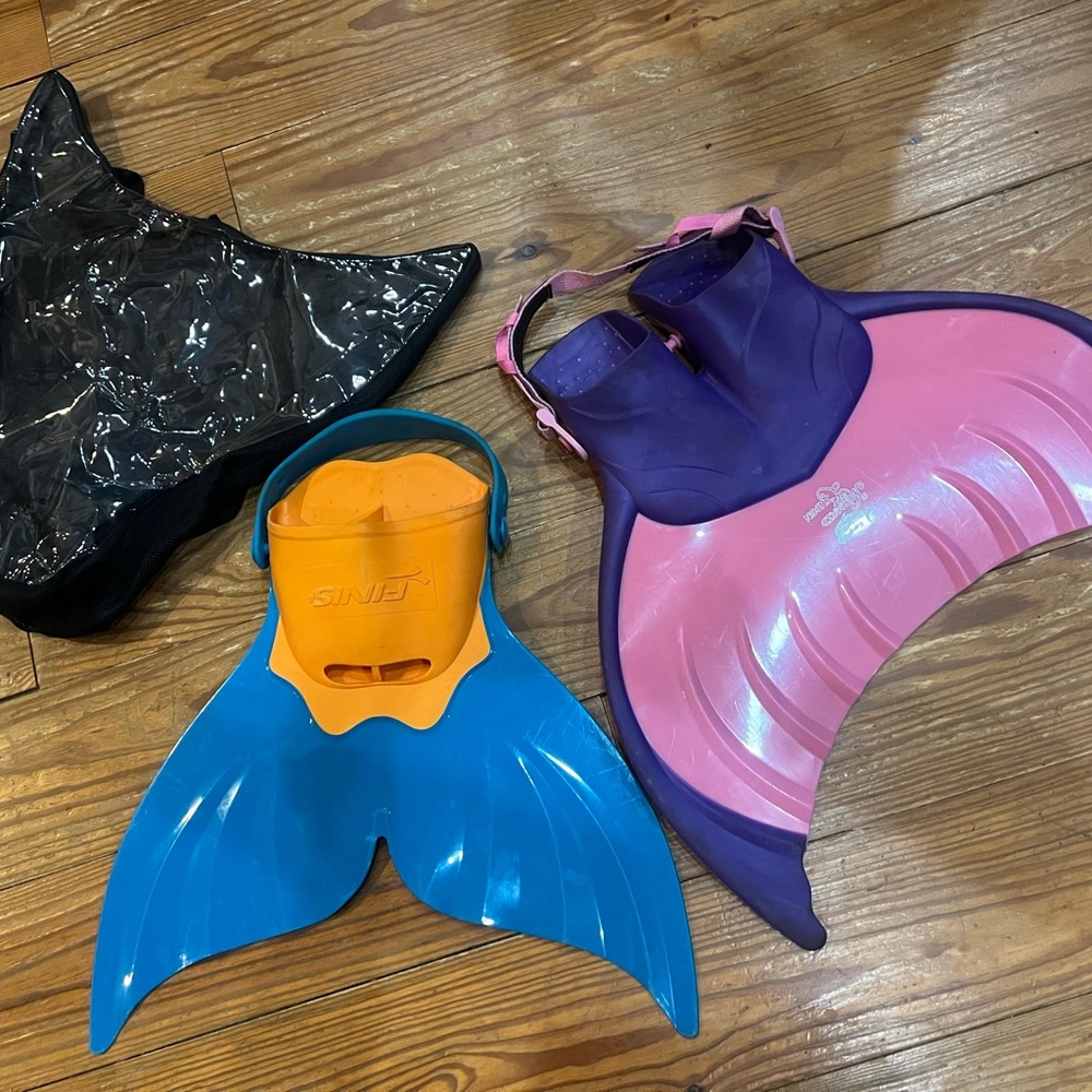 2 swim fins for kids. These are perfect for your little mermaids/mermen!